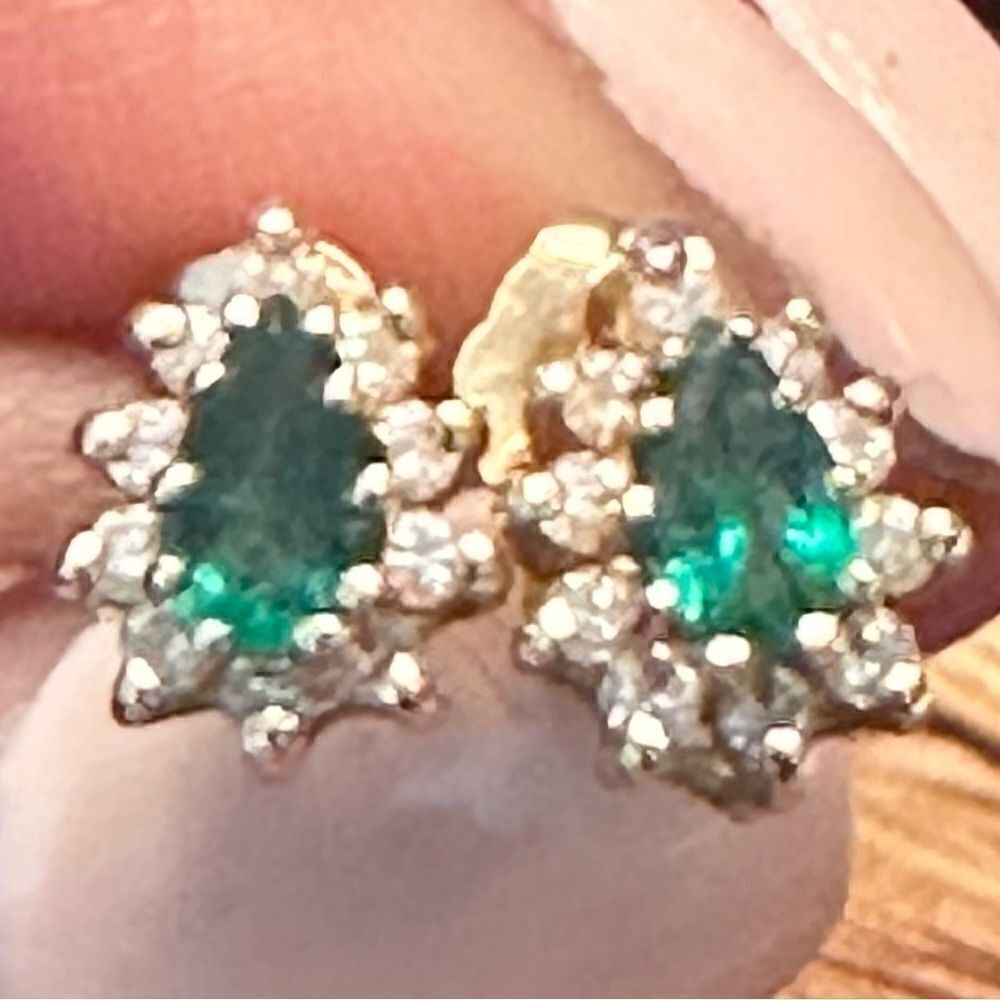 Stunning Small Emerald Stud Earrings in 14k Solid Gold W/Diamonds Studs